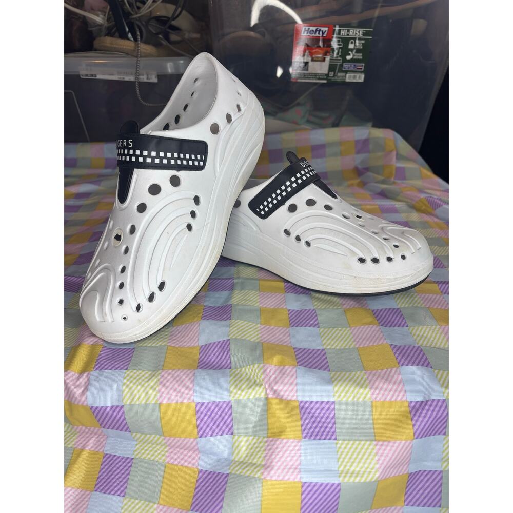Dawgs Men’s Spirit water shoes in black and white, size 8.